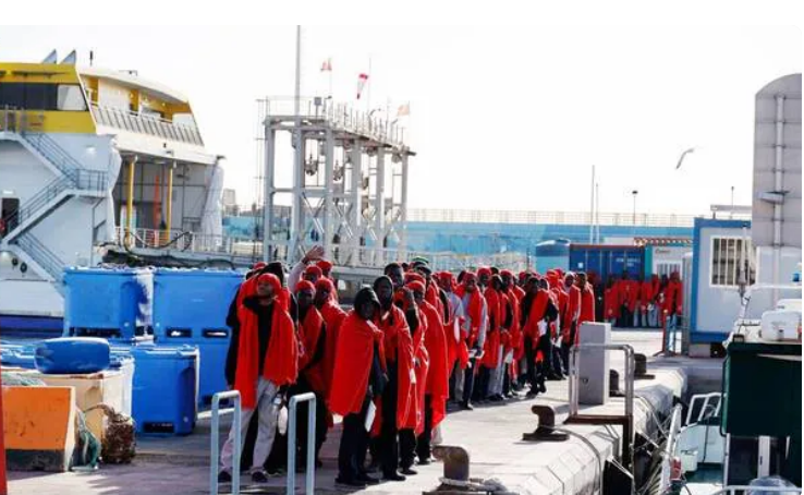 Nouadhibou : les garde-côtes mauritaniens interceptent 213 migrants clandestins
