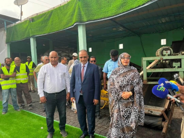 La ministre de l'Environnement visite une usine de recyclage de pneus