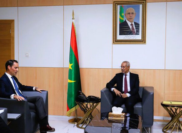 وزير الدفاع يجري مباحثات مع الممثل الخاص للأمين العام لحلف شمال الأطلسي (الناتو) للجوار الجنوبي
