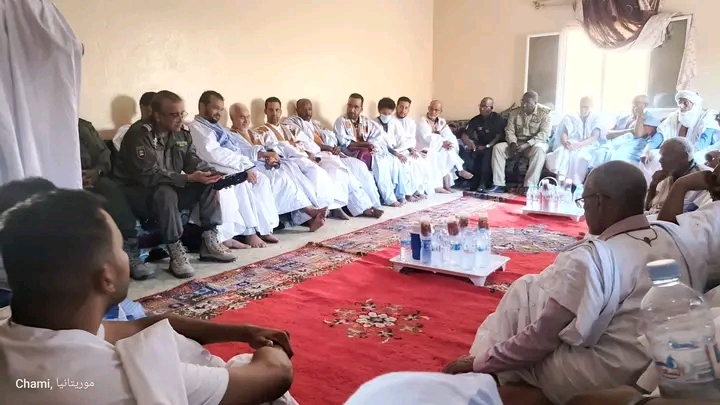 وفد رسمي برئاسة والي آدرار يعزي باسم رئيس الجمهورية أسرتي أهل موناك وأهل أمم