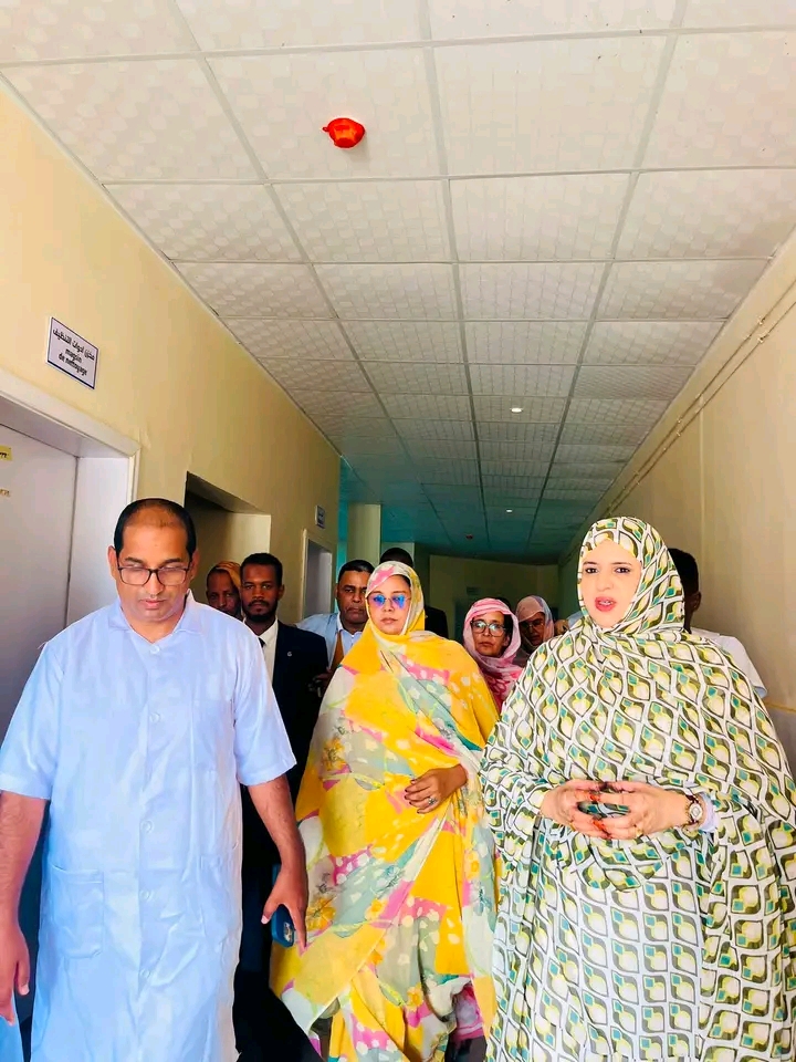 أطار : الوزيرة صفية بنت انتهاه تتفقد مرضى الفشل الكلوي بمركز الإستطباب بأطار وتطمئن على ظروف التكفل بهم