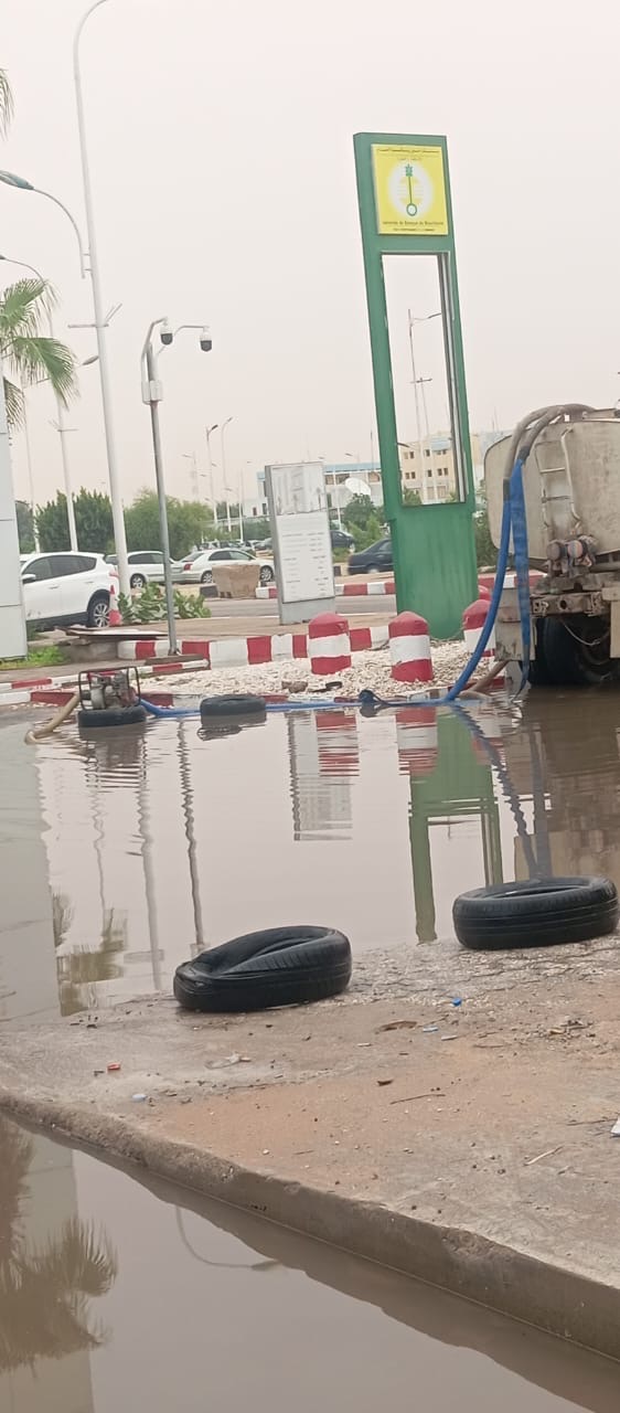 مياه الأمطار تغمر عدداً من شوارع نواكشوط