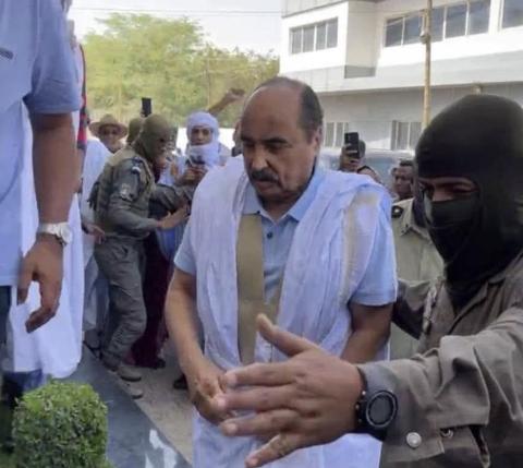 نقل الرئيس السابق إلى إحدى المصحات الخاصة في نواكشوط