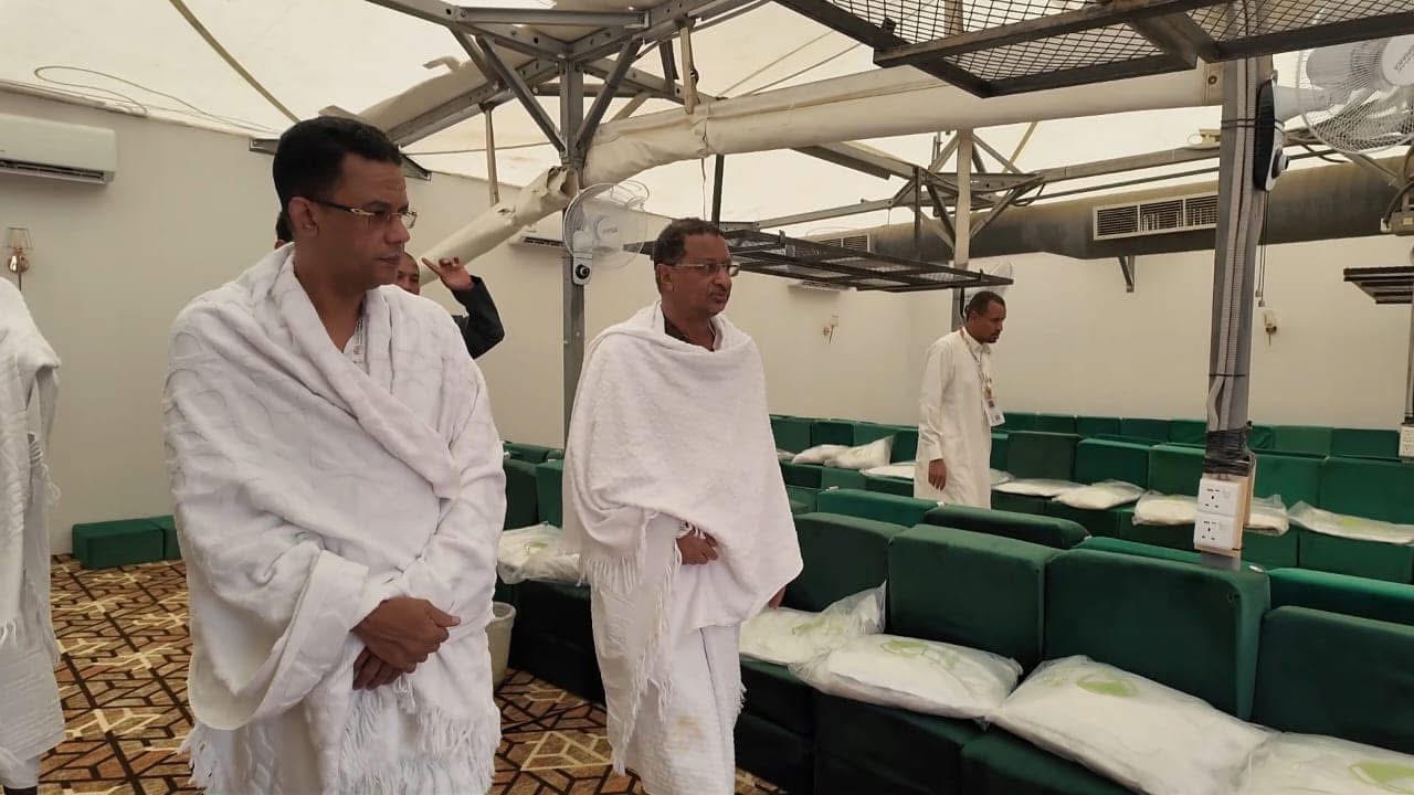 وزير الشؤون الإسلامية يتفقد مخيم الحجاج الموريتانيين بمنى
