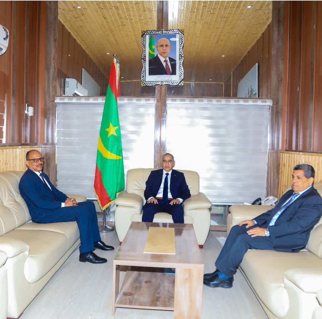 وزير الداخلية يبحث مع القائم بالأعمال بالسفارة السودانية تعزيز التعاون الثنائي