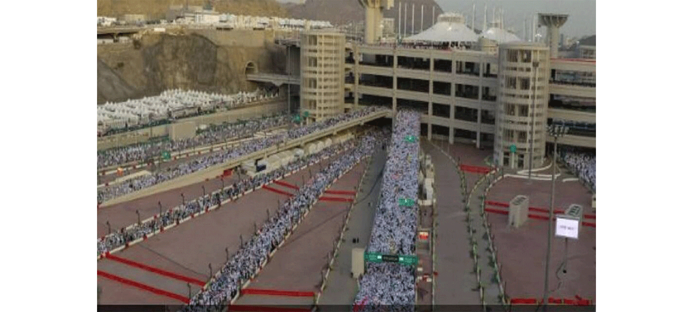 ضيوف الرحمن يبدؤون رمي جمرة العقبة الكبرى