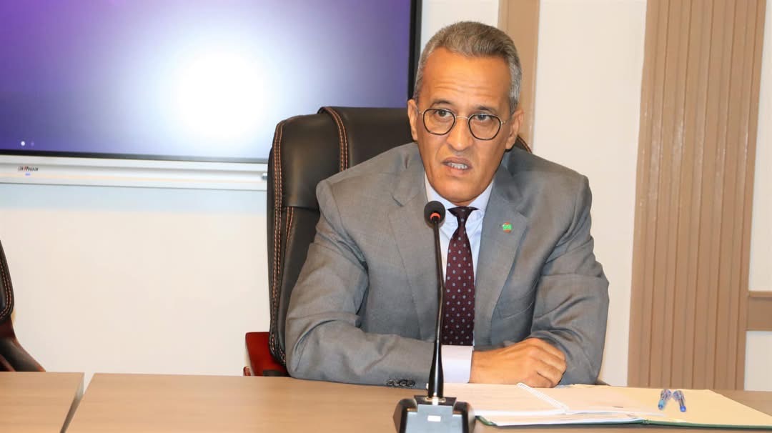 وزير الداخلية يؤكد ضرورة تعزيز أداء القطاع وتطوير الخدمات المقدمة للمواطنين