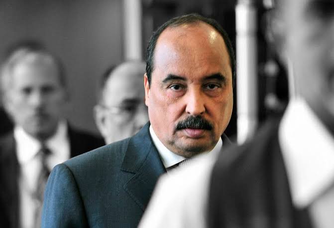 ولد عبد العزيز يطالب الرئيس غزواني بالتدخل لتمكينه من العلاج