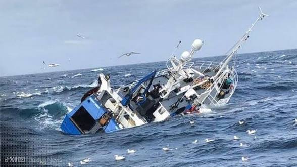 وفاة بحار ونجاة اثنين من حادث اصطدام زورق بباخرة